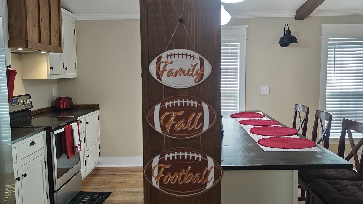 Coker Other | Entire Home! 3br 2ba sleeps up to 8! Only 9 miles from BryantDenny Roll Tide!