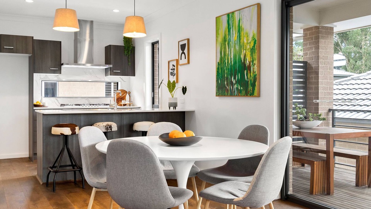 New Lambton House | Entire Home: 600m to Hospital; Local Shops + Park