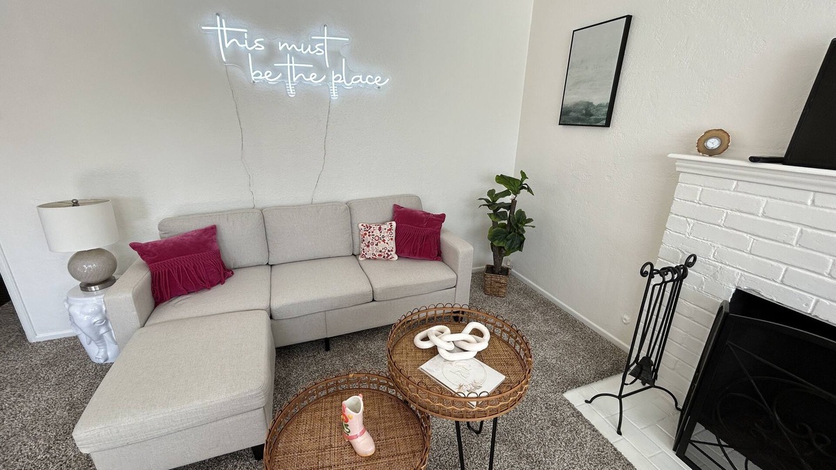 East Side Costa Mesa House | Entire Home by Newport Beach, Disneyland and SNA! Pet Friendly Home Downtown