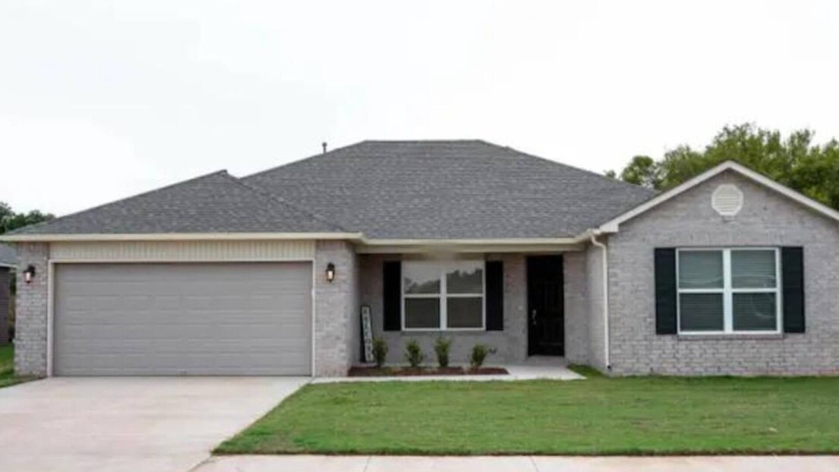 Bixby House | Entire home, family friendly. Your home away from home!