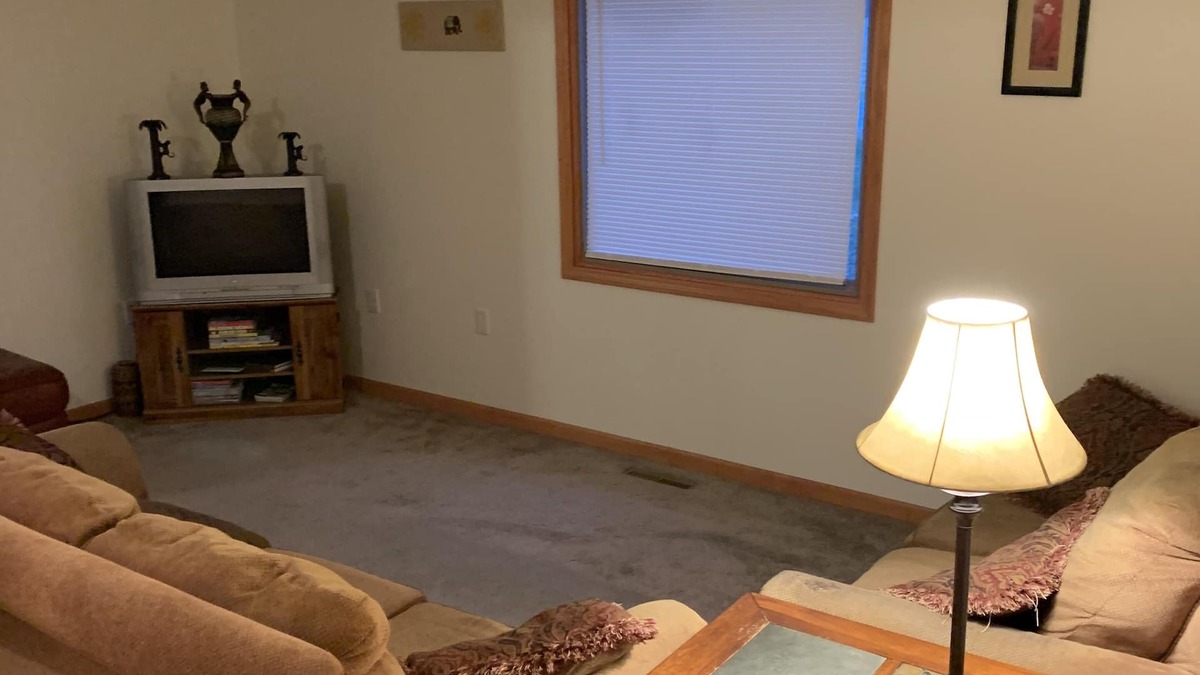 Cherokee House | Entire Home for Your Stay: 3bdrm, 2 Full Baths, Wifi, Full Kitchen, Washer/Dryer
