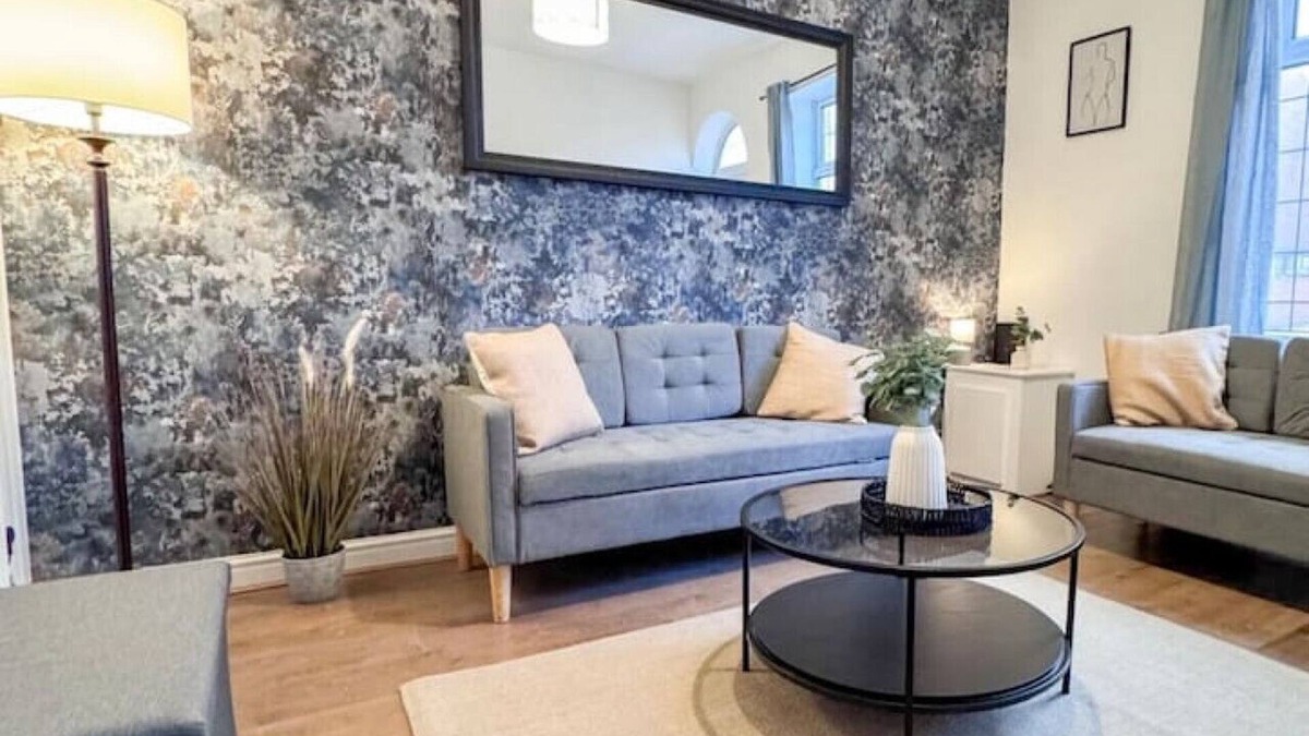 Ashton-under-Lyne Apartment | Entire Home | WiFi | Free Parking | Great Location