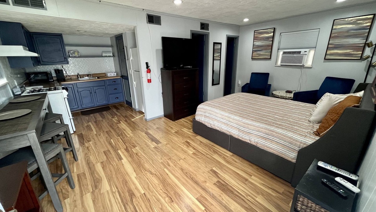 Airport Township Apartment | Entire Home - Guest House 10 minutes to Airport & Hospitals