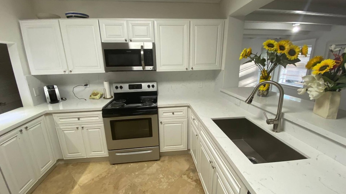 Biscayne Park Hotel | Entire Home in Biscayne Park