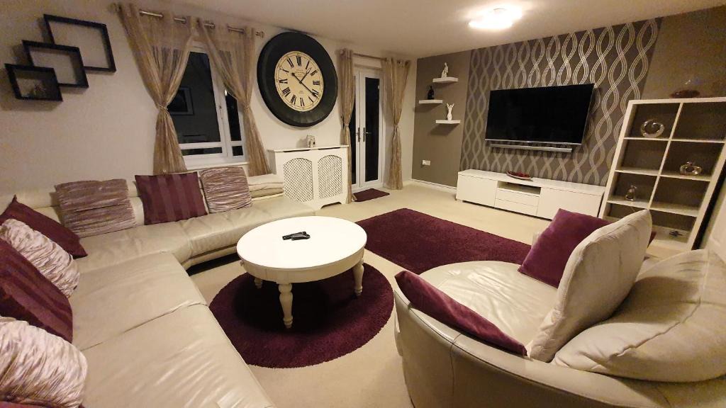 Cribbs Causeway House | Entire home in Cheswick Village