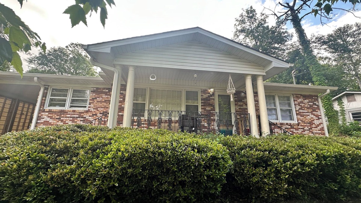 Warner Robins House | Entire home in quiet neighborhood ! This is a duplex style home!