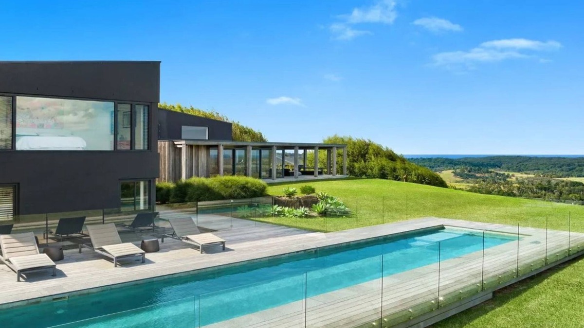 Coopers Shoot House | Entire home in the lush Hinterland of Byron Bay with panoramic coastal and hinterland view