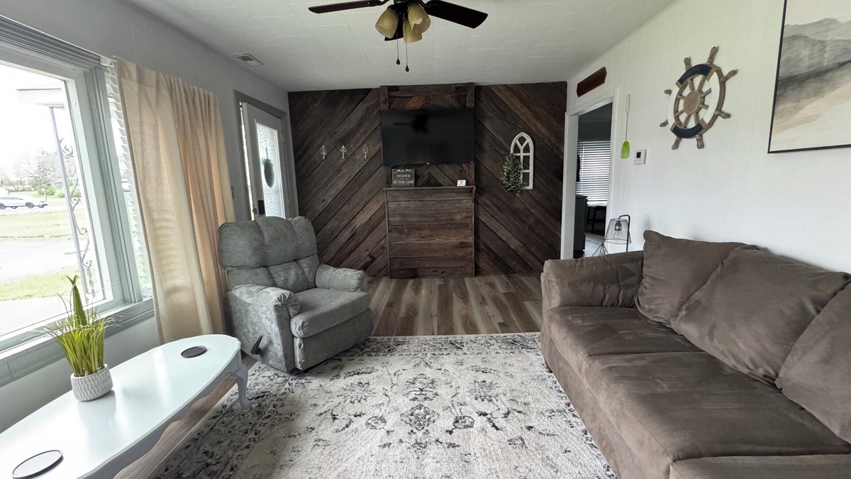 Russell Springs House | Entire Home in Russell Springs, KY