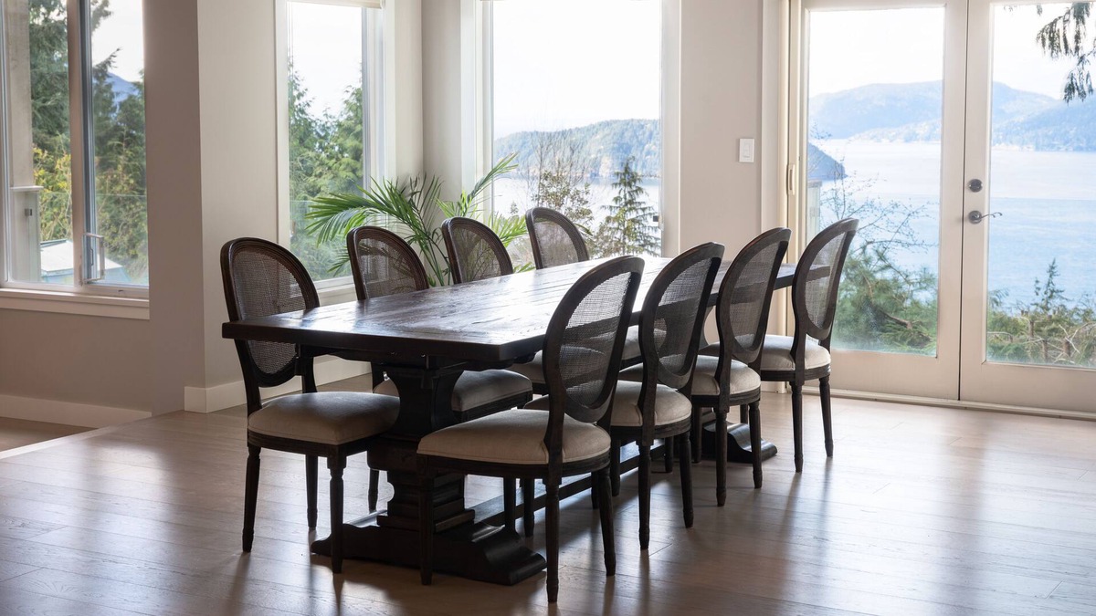 Lions Bay House | Entire Home, Ocean View, Beach, Hikes, Nature all around