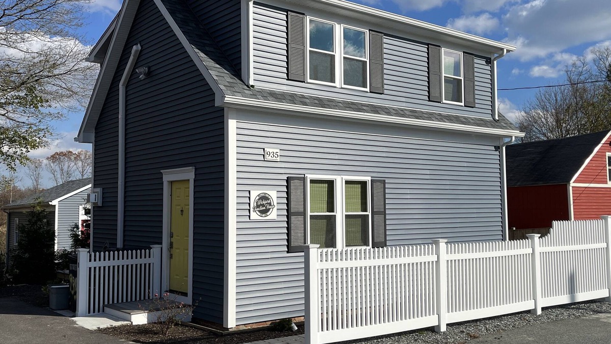 North Kingstown House | Entire home on Wickfiord Junction