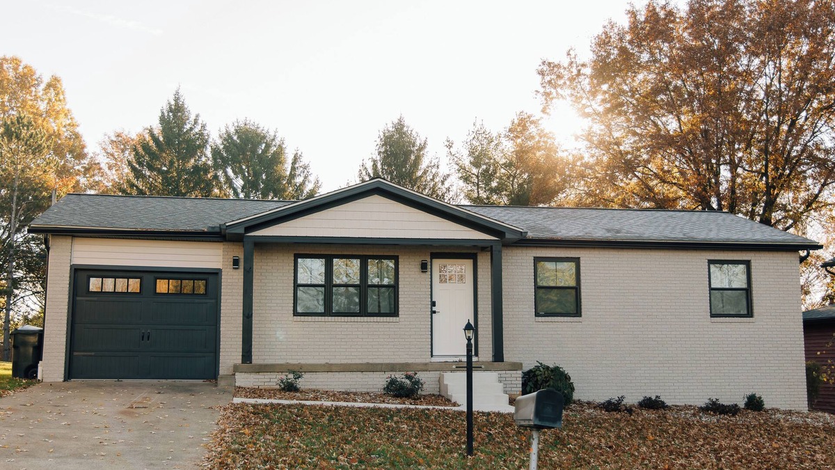 Sugarcreek House | Entire home w/BEAUTIFUL Backyard in Sugarcreek, Ohio