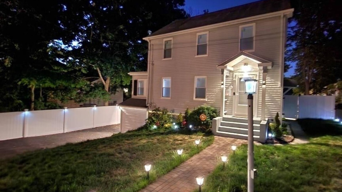 South Weymouth House | Entire House 2 Minutes to South Shore Hospital