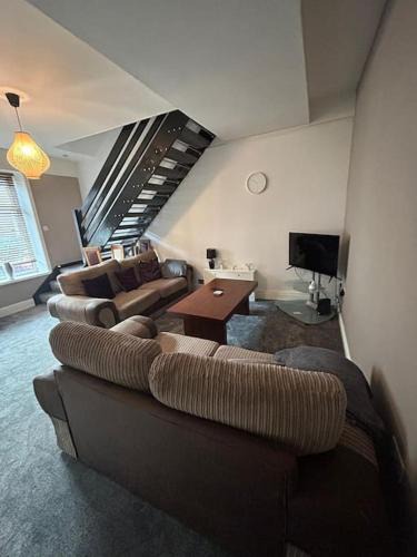 Clayton le Moors House | Entire House - 4 Bed - Sleeps 6