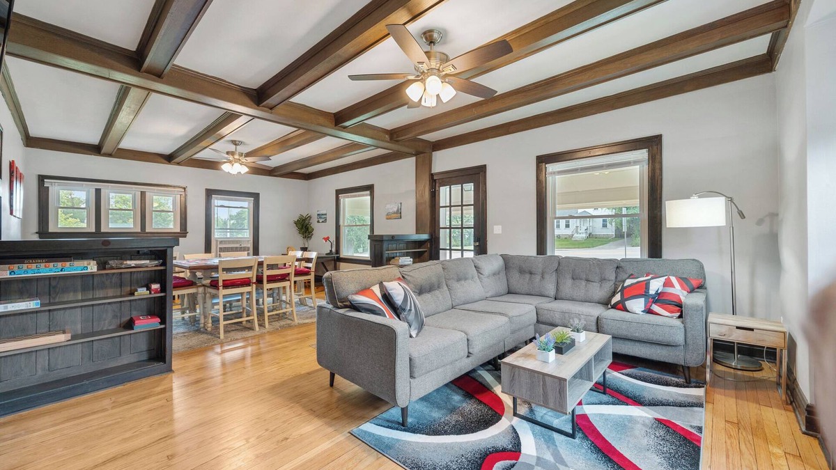 Glen Ellyn House | Entire house/4bd 1bath/GlenEllyn