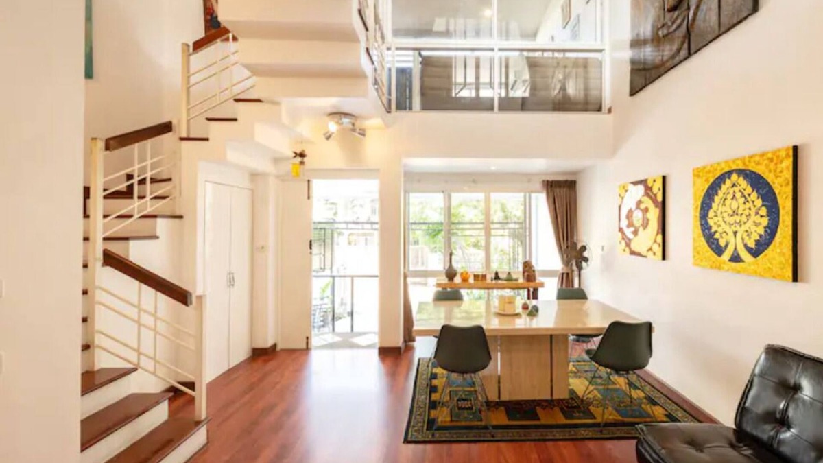 Suan Luang House | Entire House/Central Bangkok/Walk to BTS+Airport Link/up to 10 guests!