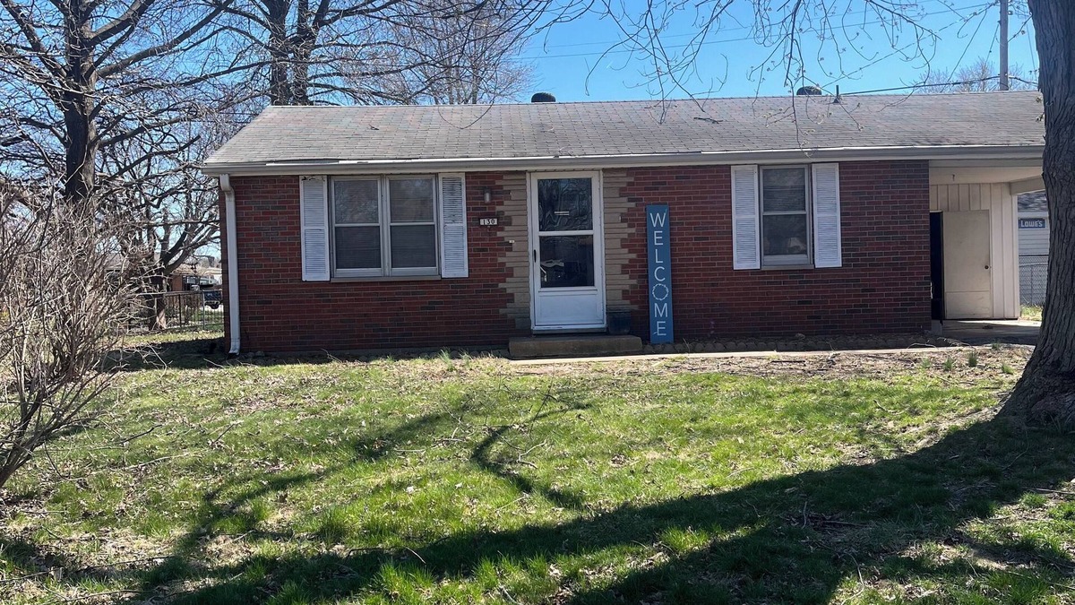 Bethalto House | Entire House. Charming 2-bedroom house in Bethalto. Hardwood floors, large yard