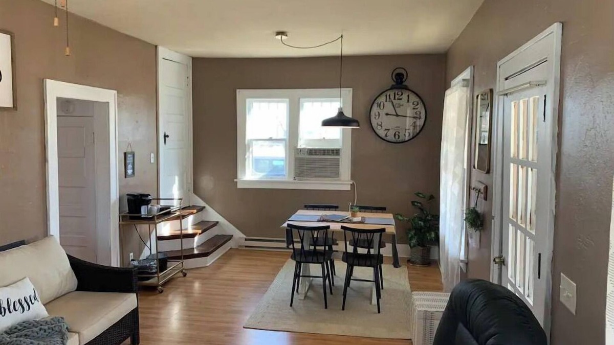 Fairfax House | Entire house for fishing, hunting, or passing by!