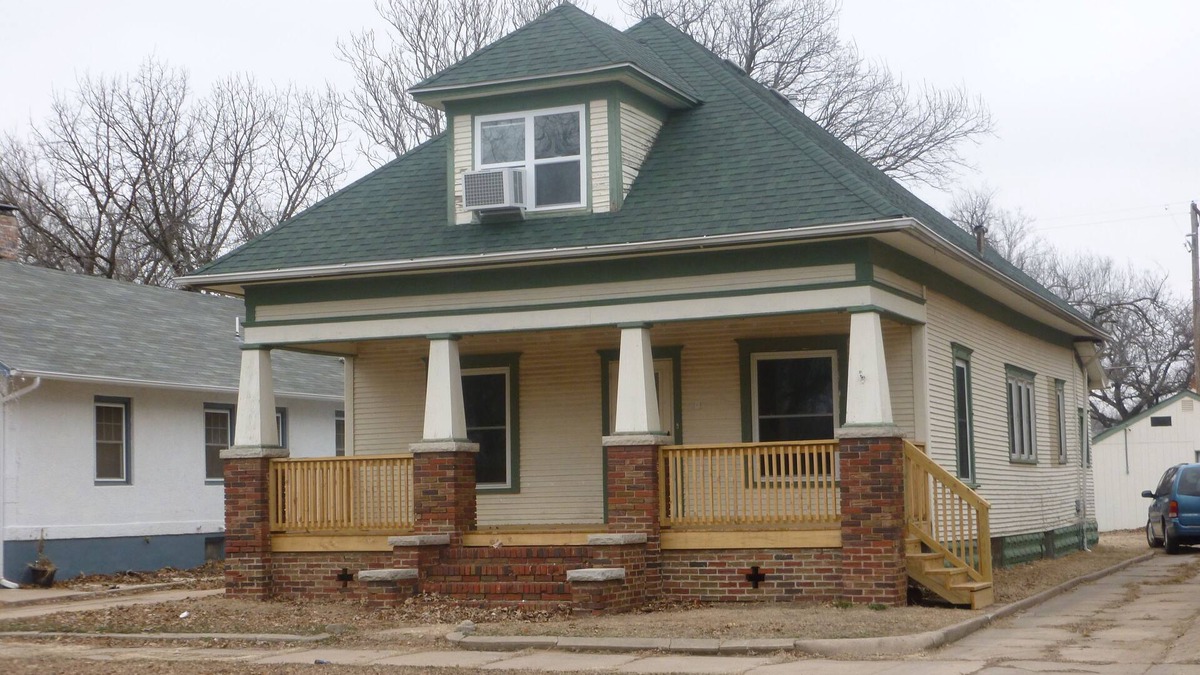 Hutchinson House | Entire house for your family while on vacation or extended work stay.