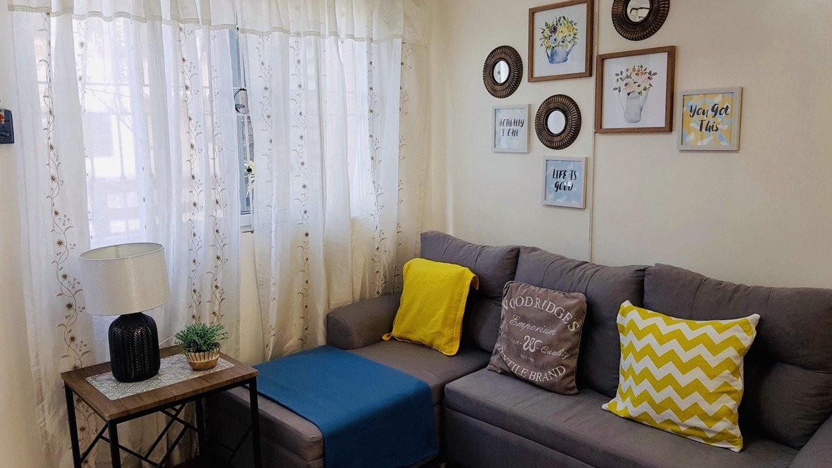 Mabalacat City Apartment | ENTIRE HOUSE/FULLY AIR CONDITIONED/HiSpeed Wifi. Cable TV. Smart TV