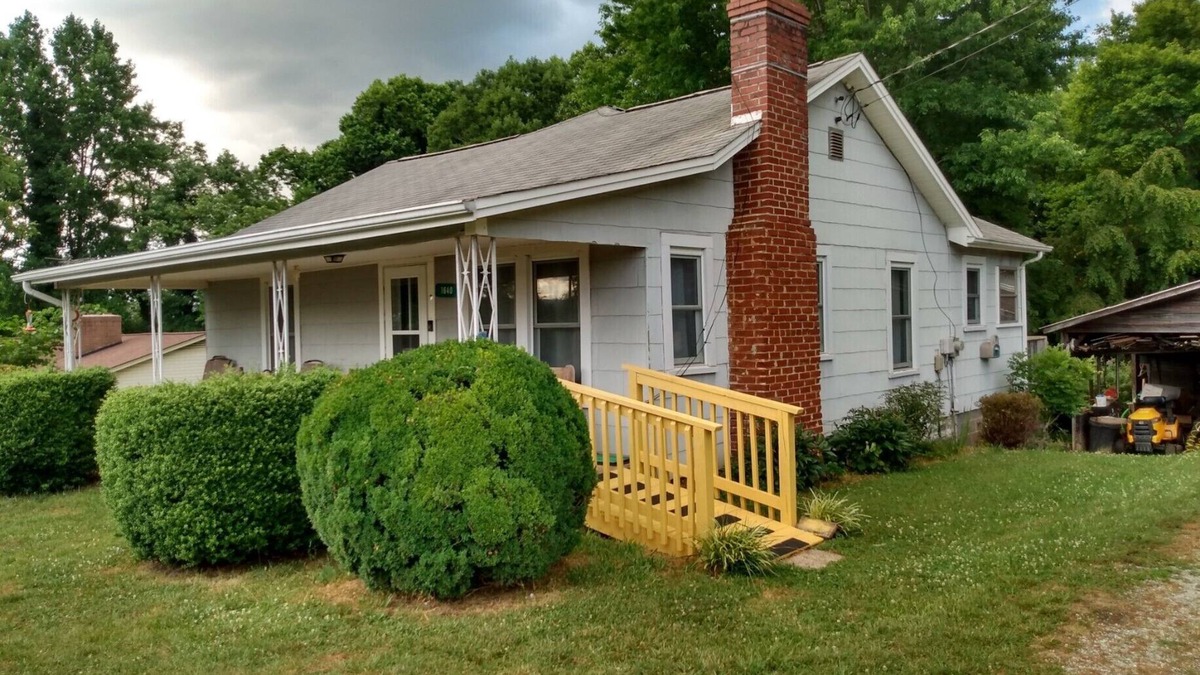 Morganton House | Entire House in the Heart of Western Burke County, NC