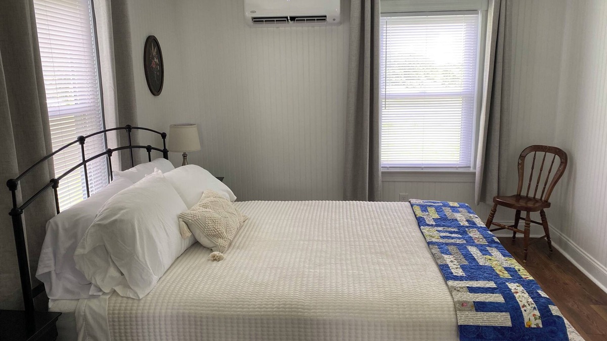 Lynchburg Cottage | Entire House located 2 miles from Liberty University Campus. Farm setting.