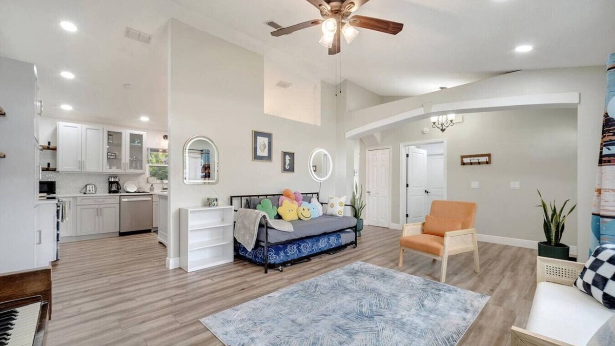 Deltona Lakes House | Entire House - Lovely Vacation House with Hot Tub
