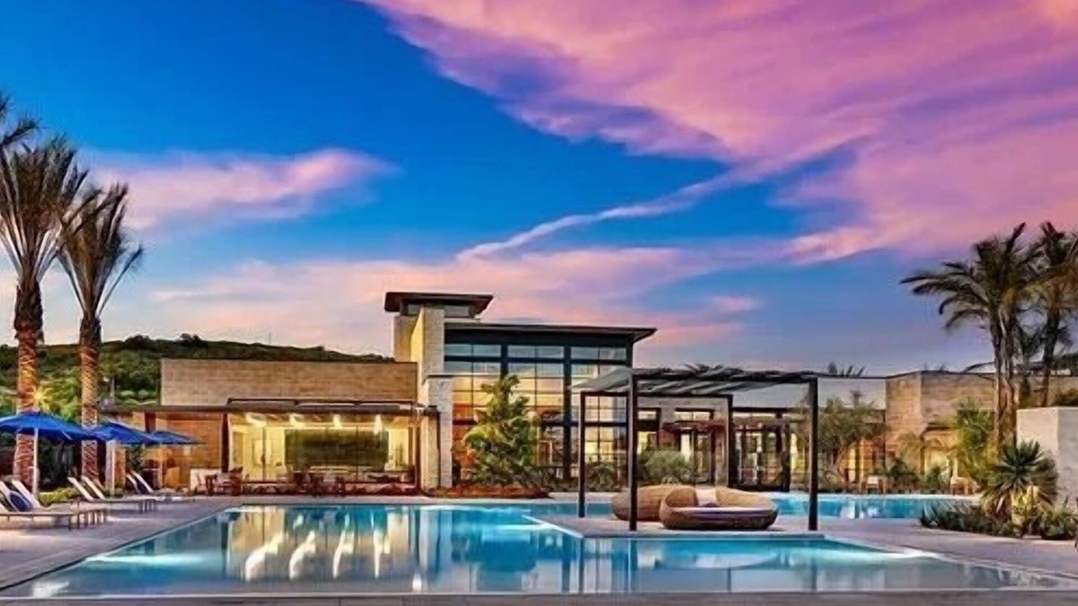 Irvine House | Entire House-Luxury 24hr Guard Gated Community 3B3.5B with Pools & EV Charging