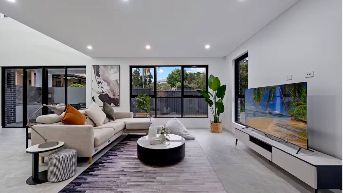 Peakhurst House | Entire House with 2 bedrooms and parking nearby Hurstville