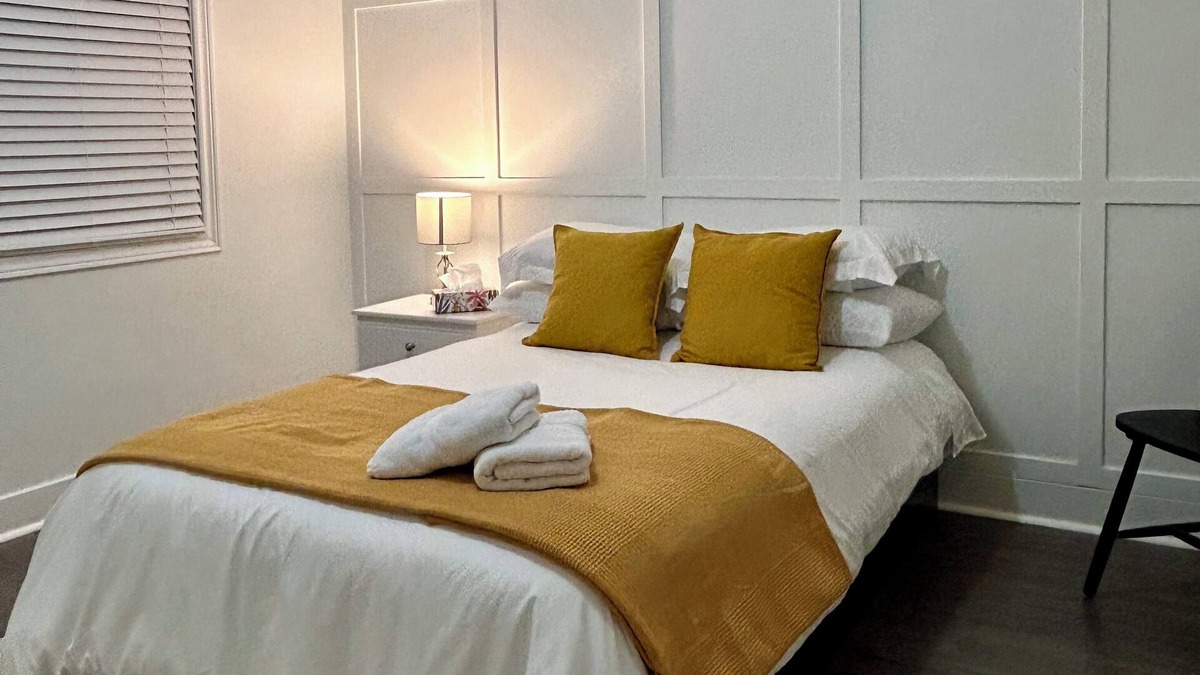 Brandon House | Entire house with 5 bedrooms across BU