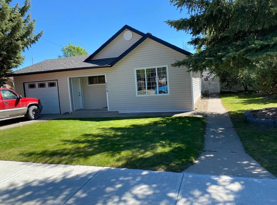 Taber House | entire house with a huge backyard (king size bed)