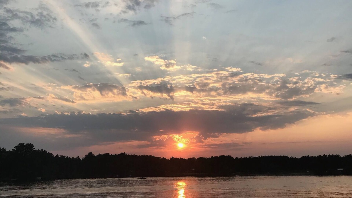 Willard House | Entire Lake House: Quiet Neighbors & Sunset View!