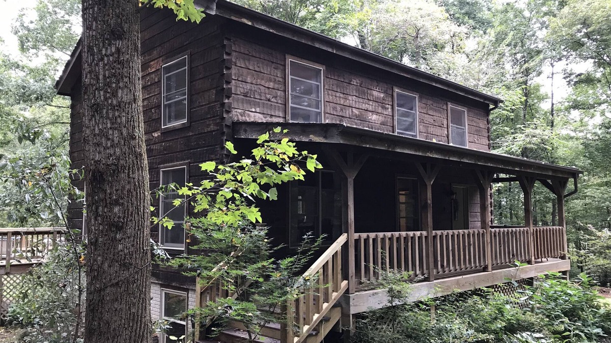 Waterford House | Entire Log Cabin Vacation Rental 4 Bedroom contact us for availability