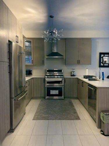 East Gwillimbury Apartment | Entire Luxe Heaven II Home