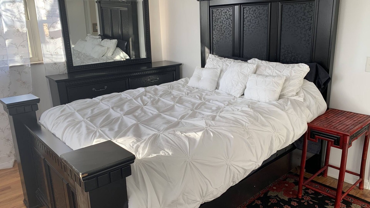 Roselawn Finance Apartment | Entire Luxury Apt - Street Adjacent to Golf Course
