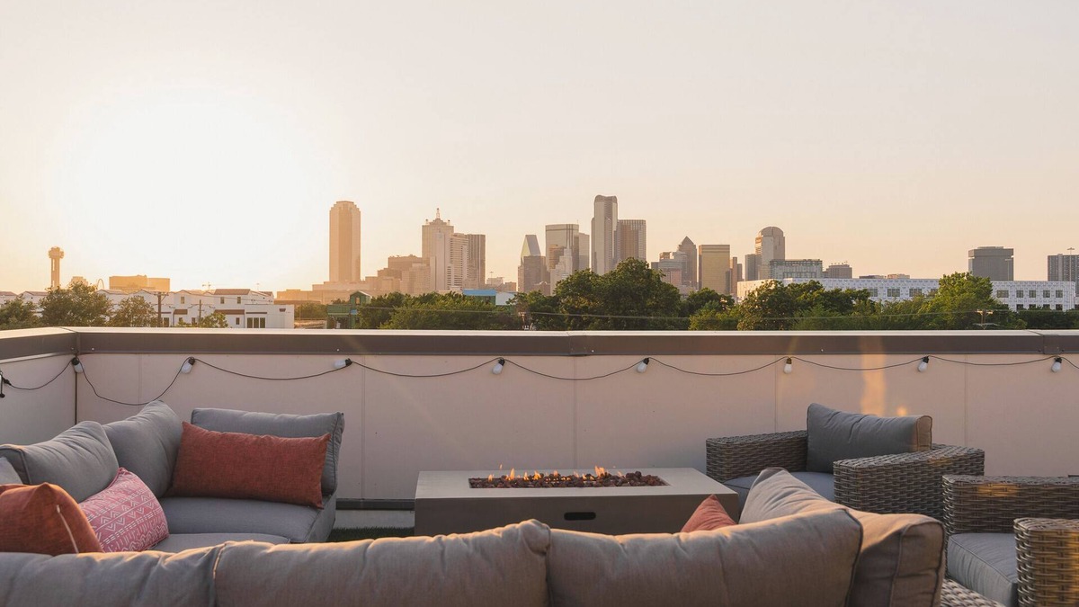 Cedars House | Entire Luxury Townhome w/Pooltable & Skyline view