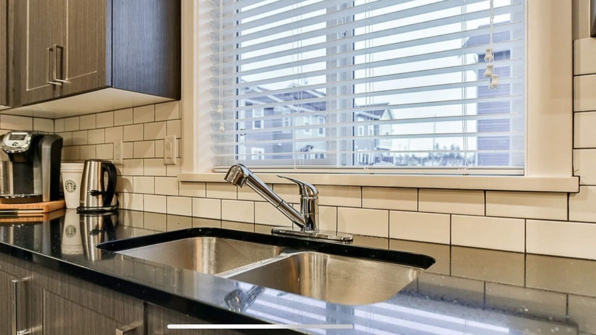 Mission House | Entire Modern Townhome
