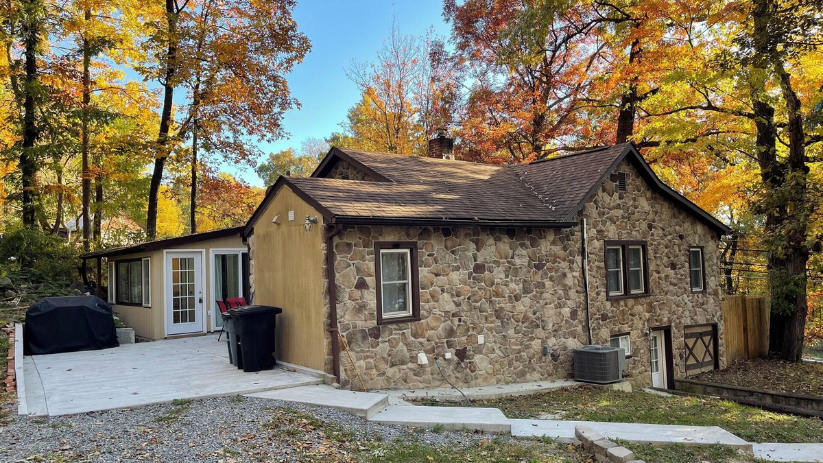 Smithsburg Cottage | Entire Mountain Cottage Near Scenic Hiking Trails, Your Getaway Retreat!
