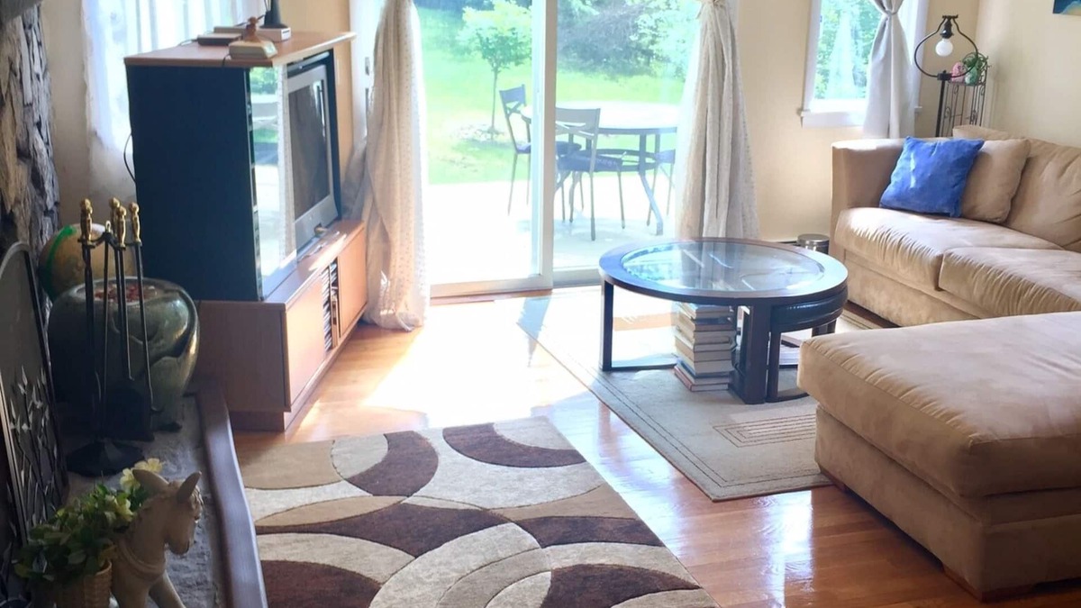Wellesley House | Entire Nice Quiet Home, Near All Colleges, Very Convenience in Central Wellesley