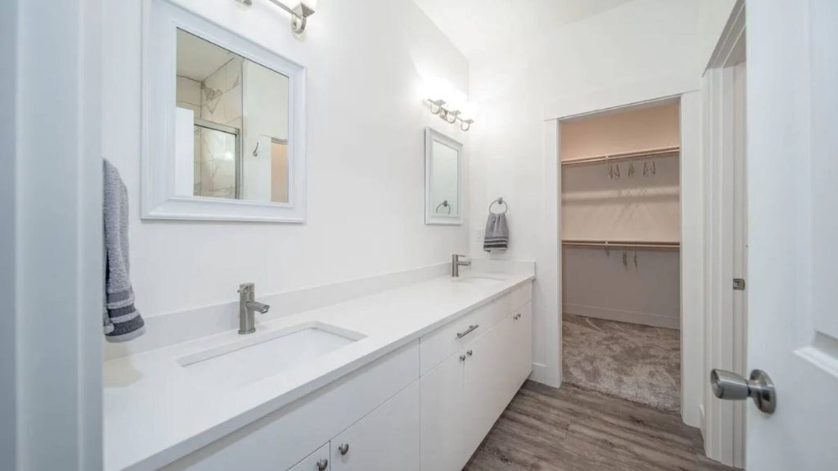 West Richland House | Entire place near wineries, BMX, sports & shopping