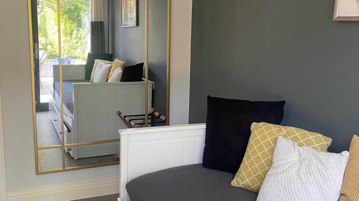 Pinner South House | Entire Place | Own Entrance | Kitchen | Garden | WiFi | Walk to Tube | Parking