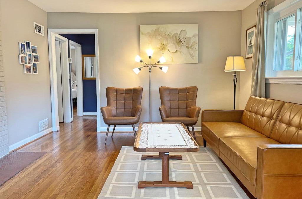 Arlington House | Entire Private 3 Bedrooms 1 Bathroom Single House with Fenced Garden