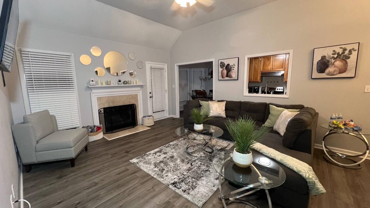 Athens House | Entire Renovated Beautiful Home - Close to UGA and Downtown Athens!