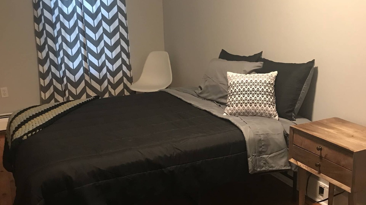 Warren Apartment | Entire rental unit in Warren, Rhode Island Unit 3