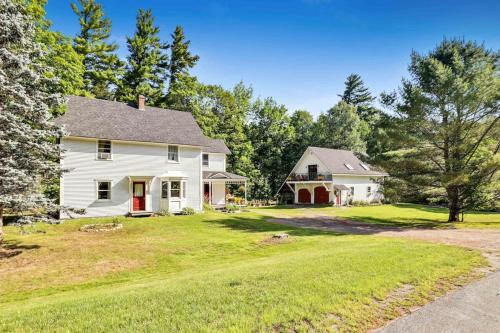 Jay House | Entire Rustic Farmhouse minutes from Jay Peak