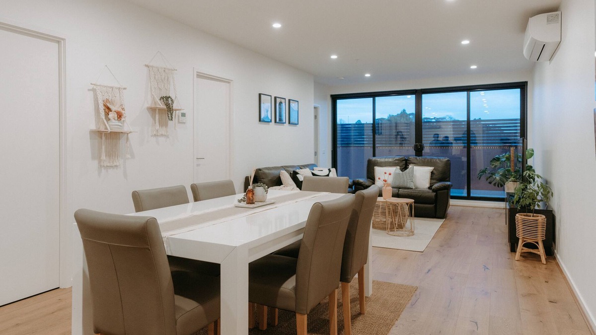 Glen Iris Apartment | Entire Spacious 3BR Luxe Apt in Camberwell