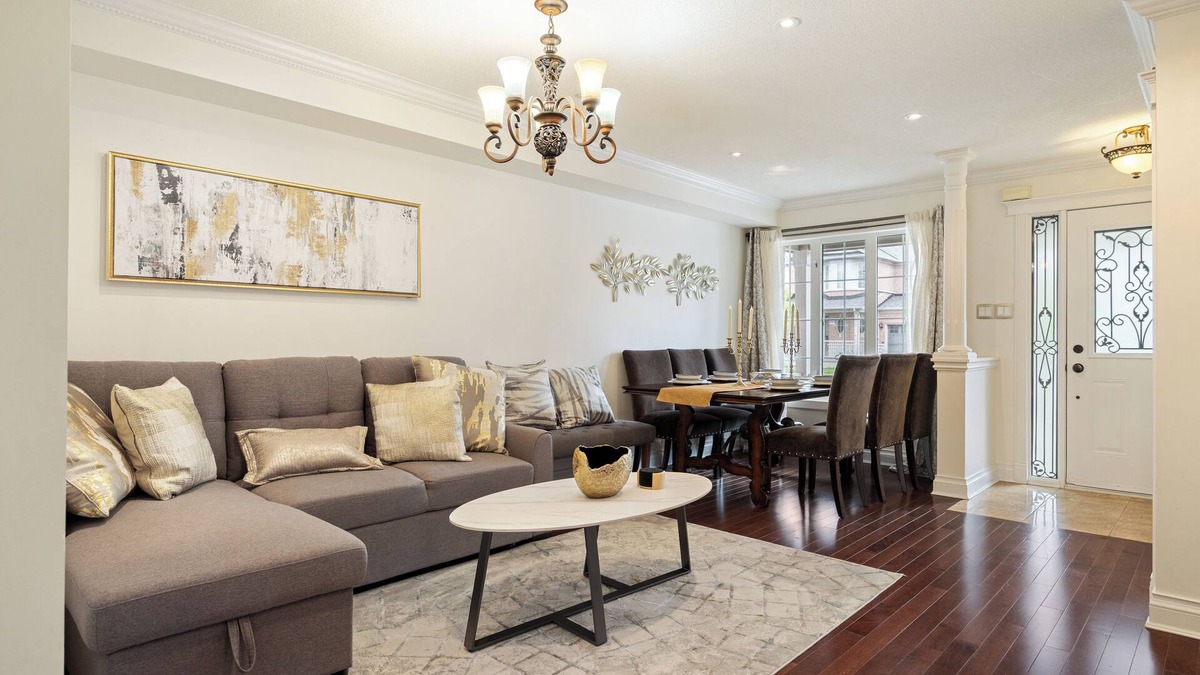 Bayview Glen House | Entire Spacious 5BR Home 6 Beds, 3.5BA, Wi-Fi, 6 TVs, Parking & BBQ