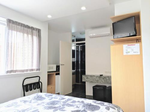 St Kilda Apartment | Entire Studio Apartment in St Kilda FREE PARKING WIFI BEACH WALK