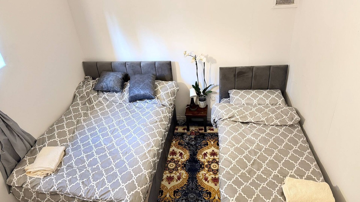 Purley Apartment | Entire Studio with 3 beds -20 mins from London Bridge and London Gatwick Airport