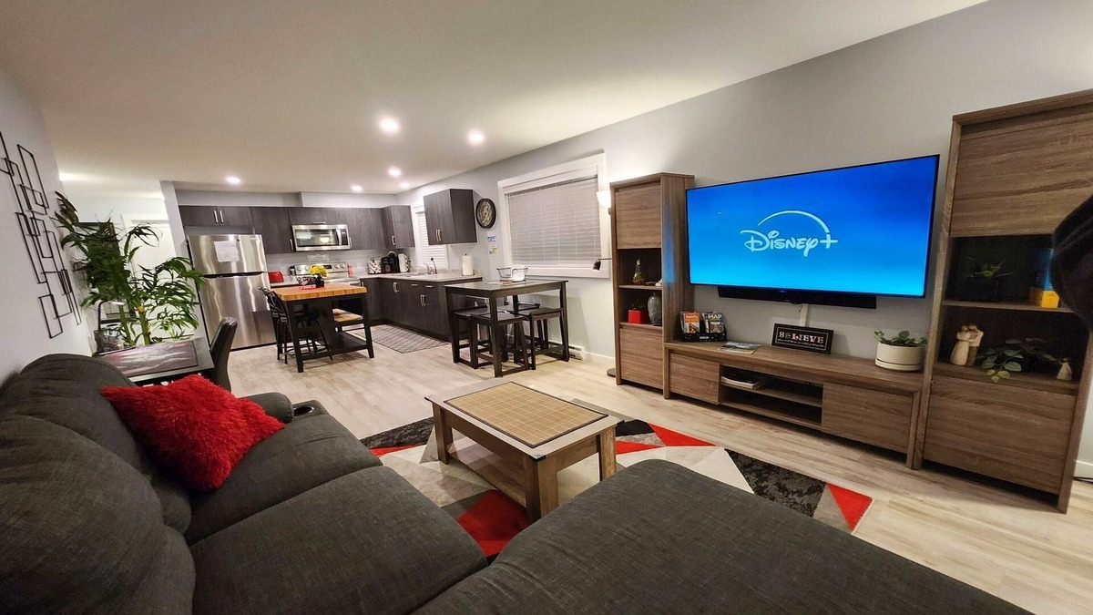 Regional District of Nanaimo House | Entire Suite with full kitchen and complimentary streaming service.