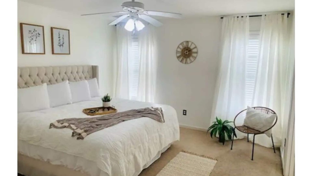 Moody House | Entire Townhouse: Close to Barbers, Talladega, Bass Pro, Outlet Mall and B'ham